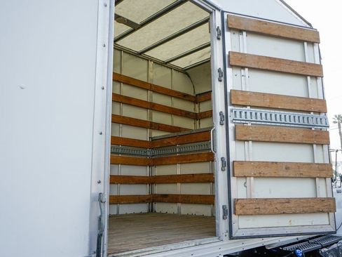 Used 2015 Ford F650 2WD Crew Cab Super Duty image 21