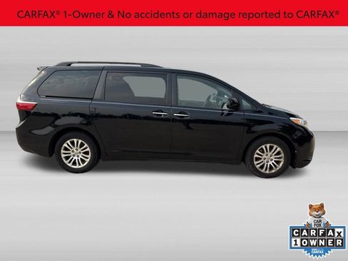 Used 2015 Toyota Sienna XLE w/ XLE Navigation Package FWD image 3