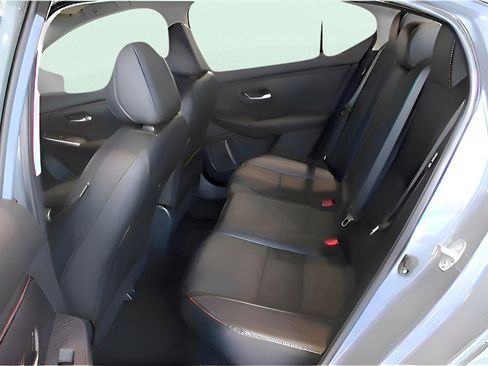 Used 2025 Nissan Sentra SR w/ SR Premium Package image 26