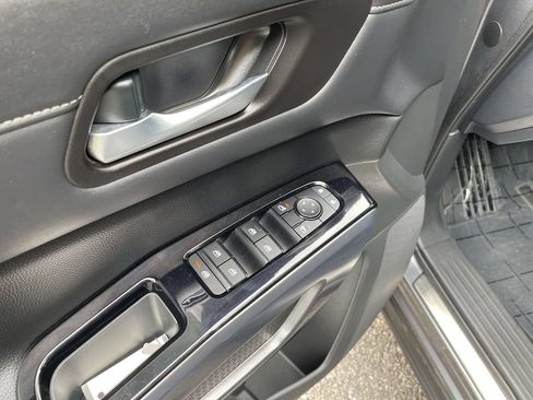Used 2023 Nissan Pathfinder SL w/ Lighting Package (N92) FWD image 17