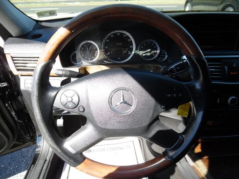 Used 2011 Mercedes-Benz E 350 4MATIC Sedan image 11