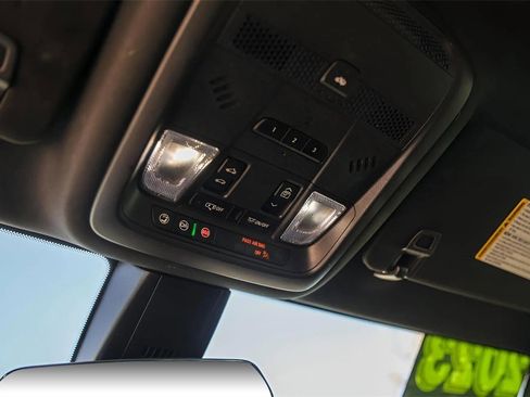 Used 2023 Cadillac XT6 Premium Luxury image 22