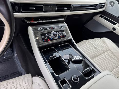 Used 2021 Lincoln Aviator Black Label w/ Class IV Trailer Tow Package image 30