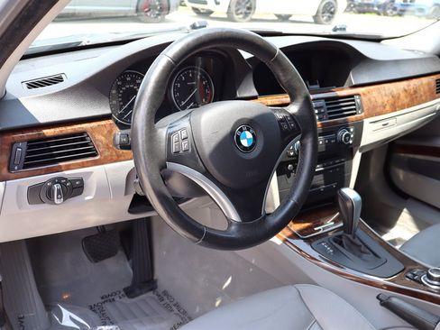 Used 2009 BMW 335i xDrive Sedan AWD/4WD image 16