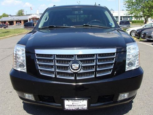 Used 2012 Cadillac Escalade ESV Luxury AWD/4WD image 2