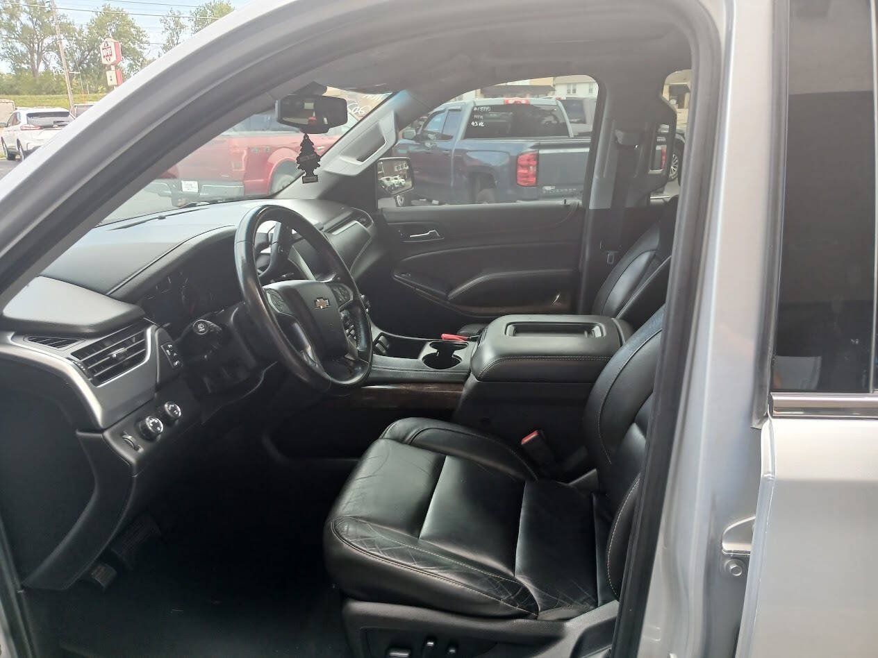 Used 2020 Chevrolet Tahoe LT w/ RST Edition AWD/4WD image 18