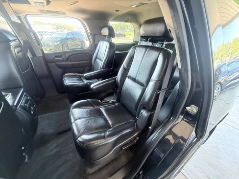 Used 2007 GMC Yukon SLT w/ SLT Preferred Equipment Group AWD/4WD image 12