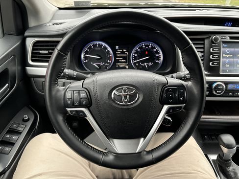 Used 2017 Toyota Highlander XLE image 19