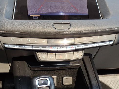 Used 2019 Cadillac XT4 Luxury w/ Cold Weather Package AWD/4WD image 17