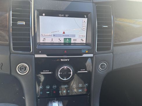 Used 2019 Ford Taurus Limited image 18