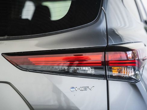New 2026 Toyota Highlander Platinum AWD/4WD image 6