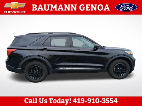 Used 2023 Ford Explorer XLT AWD/4WD image 7