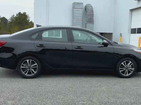 Used 2024 Kia Forte LXS image 9