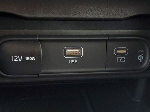 Used 2025 Kia Telluride EX w/ EX Captain's Chair Package AWD/4WD image 33