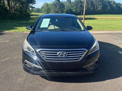 Used 2015 Hyundai Sonata SE w/ Option Group 09 FWD image 3