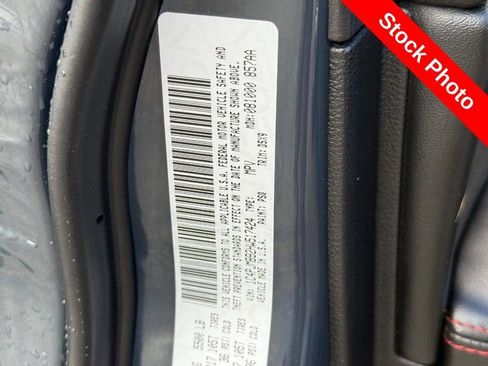 Used 2017 Jeep Cherokee Trailhawk AWD/4WD image 32