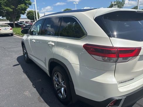 Used 2018 Toyota Highlander Limited Platinum AWD/4WD image 9