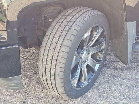 Used 2014 Chevrolet Silverado 1500 High Country w/ High Country Premium Package AWD/4WD image 37