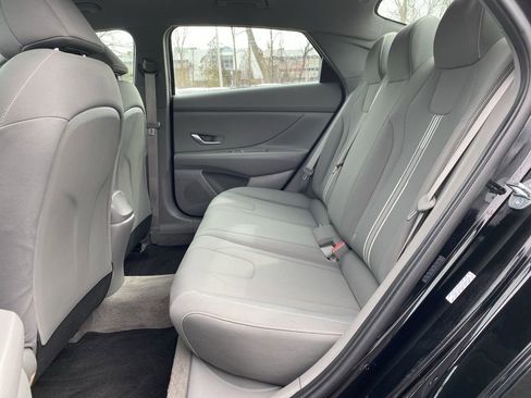 Used 2023 Hyundai Elantra SEL w/ Cargo Package image 11