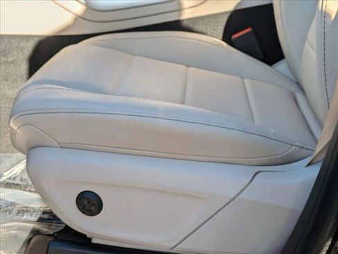 Certified 2026 Mercedes-Benz GLE 450 4MATIC image 4