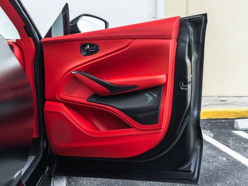 Used 2022 Aston Martin DBX image 31