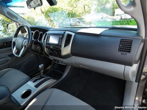 Used 2014 Toyota Tacoma PreRunner w/ SR5 Package image 46