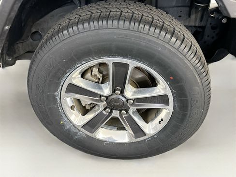 Used 2021 Jeep Wrangler Unlimited Sahara image 11