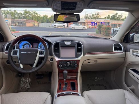 Used 2011 Chrysler 300 C w/ Sound Group RWD image 19