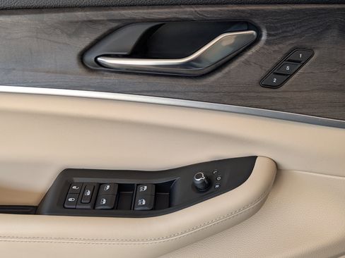 Used 2024 Jeep Grand Cherokee Limited w/ MOPAR Finishing Package image 15