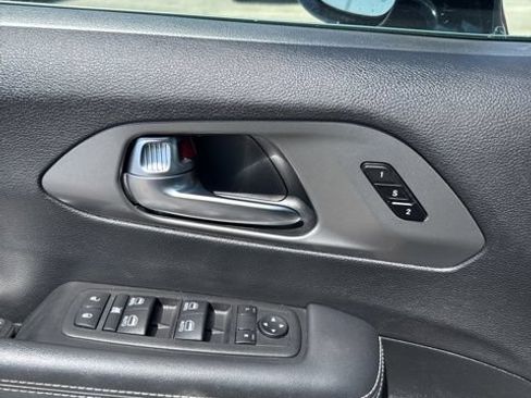 Used 2025 Chrysler Pacifica Select FWD image 13