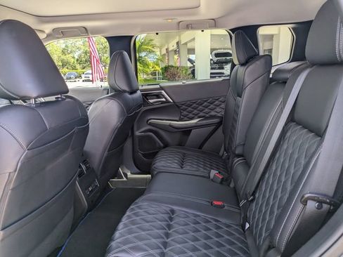 Used 2024 Mitsubishi Outlander SEL AWD/4WD image 15