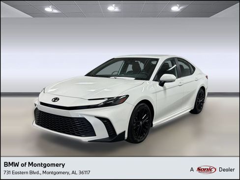 Used 2025 Toyota Camry SE w/ Convenience Package FWD image 1