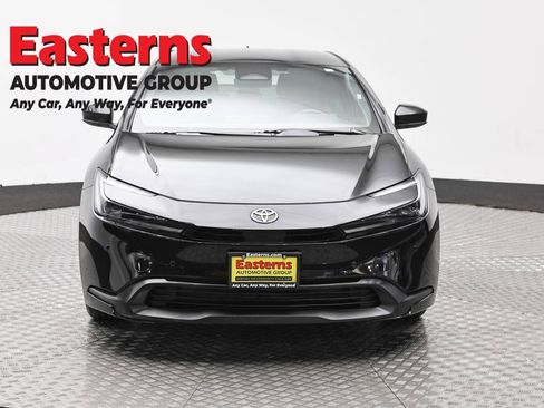 Used 2023 Toyota Prius LE FWD image 2