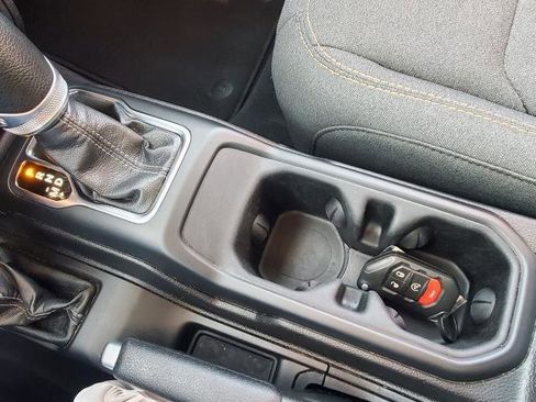 Used 2024 Jeep Wrangler Sahara image 17