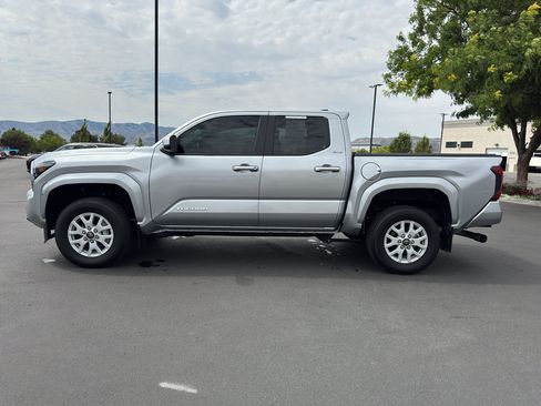 Certified 2024 Toyota Tacoma SR5 AWD/4WD image 6