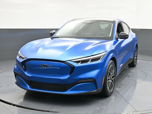 Used 2025 Ford Mustang Mach-E Premium image 4