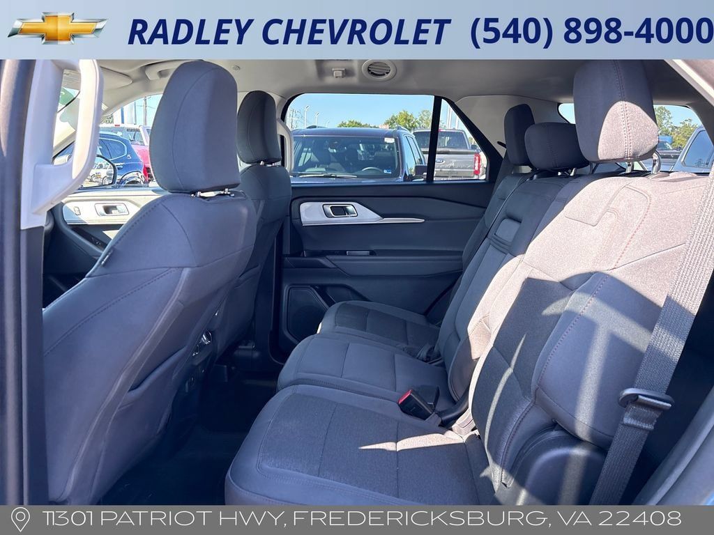 Used 2025 Ford Explorer Active AWD/4WD image 12