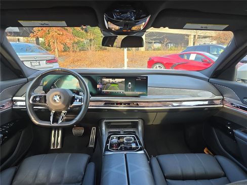 Used 2024 BMW 740i image 18