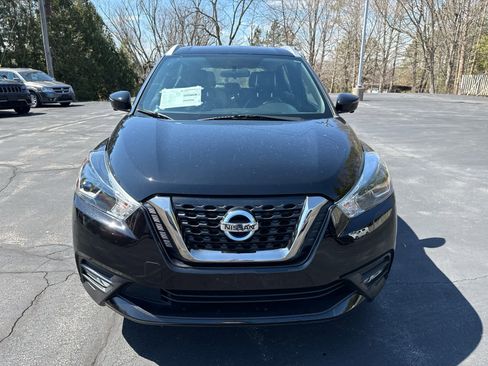 Used 2019 Nissan Kicks SR w/ SR Premium Package image 8