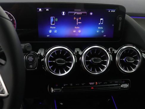 New 2026 Mercedes-Benz GLA 250 image 6