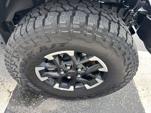 Used 2026 Jeep Gladiator Rubicon w/ Safety Group AWD/4WD image 6