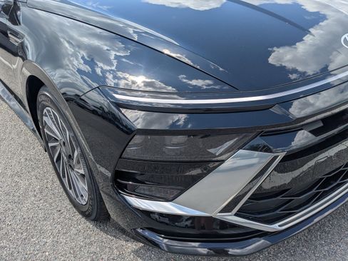 New 2025 Hyundai Sonata Limited image 10