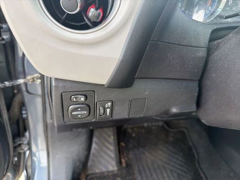 Used 2018 Toyota Corolla LE image 13