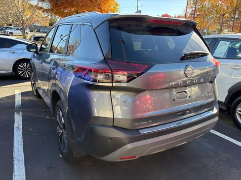 Used 2023 Nissan Rogue SV w/ SV Premium B Package image 3