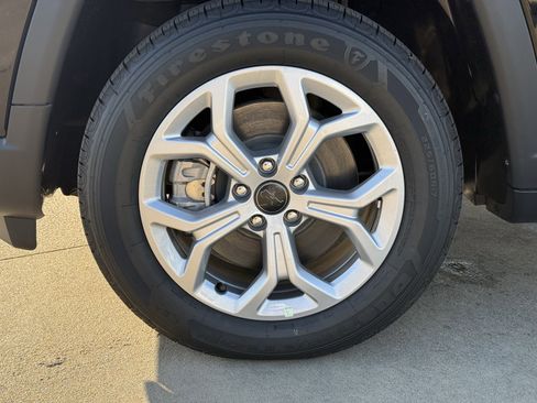 New 2026 Jeep Compass Latitude image 9