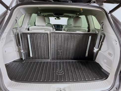 Used 2018 Toyota Highlander Limited w/ Carpet Mat Package (TMS) AWD/4WD image 27