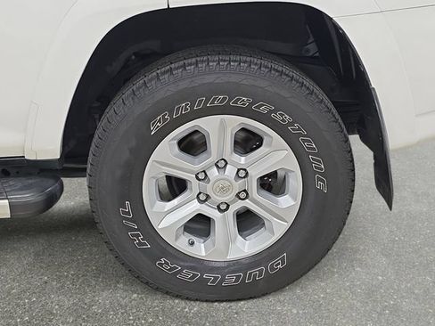 Used 2018 Toyota 4Runner SR5 Premium AWD/4WD image 33