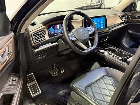 Used 2024 Volkswagen Atlas SEL Premium R-Line image 10