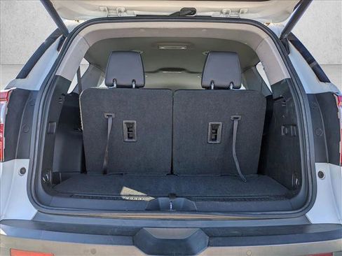 Used 2023 GMC Acadia SLT image 7