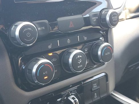 Used 2023 RAM 1500 2WD Crew Cab image 32
